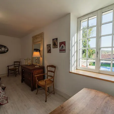 Semesterbostad La Maison De Therese, Longere 15 People