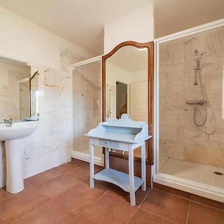 Semesterbostad La Maison De Therese, Longere 15 People