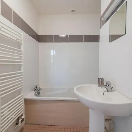La Maison De Therese, Longere 15 People Holiday home Bonneuil-Matours