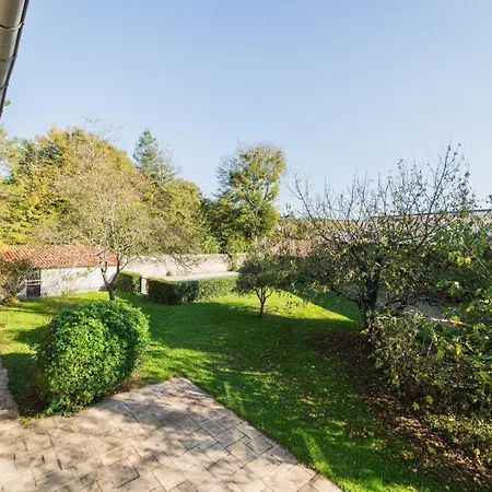 Semesterbostad La Maison De Therese, Longere 15 People *