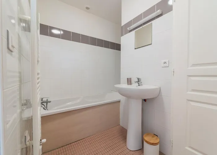 La Maison De Thérèse, Longère 15 People